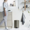 Coș cu pedală Brabantia NewIcon 649042, 20 l, închidere lină, bază antiderapantă, gri