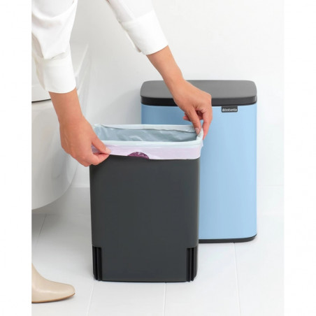 Cos de gunoi Brabantia Bo Small 1006637, 12 L, Deschidere silentioasa si lina, Baza antiderapanta, Albastru deschis