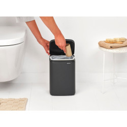 Cos de gunoi Brabantia Bo Small 1008866, 4 L, Deschidere lina si silentioasa, Baza antiderapanta, Acoperire minerala, Gri inchis