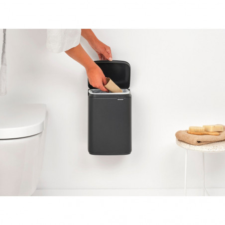 Cos de gunoi Brabantia Bo Small 1008866, 4 L, Deschidere lina si silentioasa, Baza antiderapanta, Acoperire minerala, Gri inchis