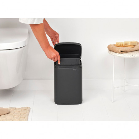 Cos de gunoi Brabantia Bo Small 1008866, 4 L, Deschidere lina si silentioasa, Baza antiderapanta, Acoperire minerala, Gri inchis