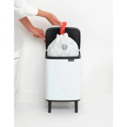 Cos de gunoi Brabantia Bo Small Hi 1006643, 7 L, Deschidere lina si silentioasa, Baza antiderapanta, Alb