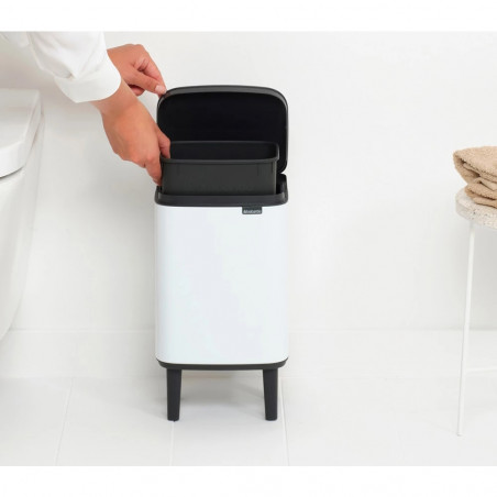 Cos de gunoi Brabantia Bo Small Hi 1006639, 4 L, Deschidere lina si silentioasa, Bază antiderapanta, Alb