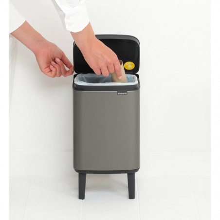 Cos de gunoi Brabantia Bo Small Hi 1006640, 4 L, Ridicat, Deschidere lina si silentioasa, Baza antiderapanta, Gri