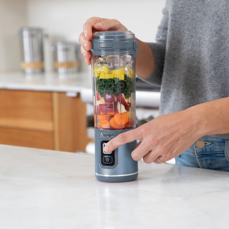 Blender portabil Ninja Blast BC151EUNV, 7,4 W, 530 ml, 6 lame din otel, Zdrobire gheata, Pana la 10 cicluri, Fara BPA, USB-C, Albastru