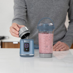 Blender portabil Ninja Blast BC151EUNV, 7,4 W, 530 ml, 6 lame din otel, Zdrobire gheata, Pana la 10 cicluri, Fara BPA, USB-C, Albastru