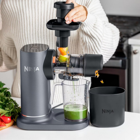 Ninja Cold Press Juicer JC151EU, 150W, 700 ml, Presă la rece, 2 filtre, fără BPA, viteză inversă, negru/gri