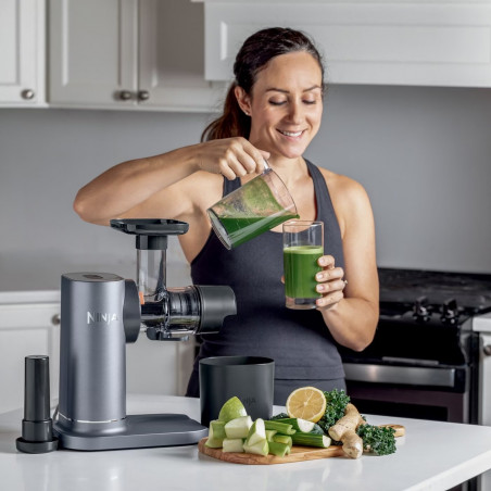 Ninja Cold Press Juicer JC151EU, 150W, 700 ml, Presă la rece, 2 filtre, fără BPA, viteză inversă, negru/gri