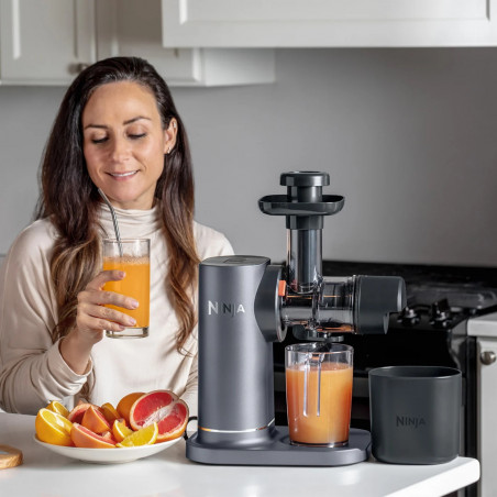 Ninja Cold Press Juicer JC151EU, 150W, 700 ml, Presă la rece, 2 filtre, fără BPA, viteză inversă, negru/gri