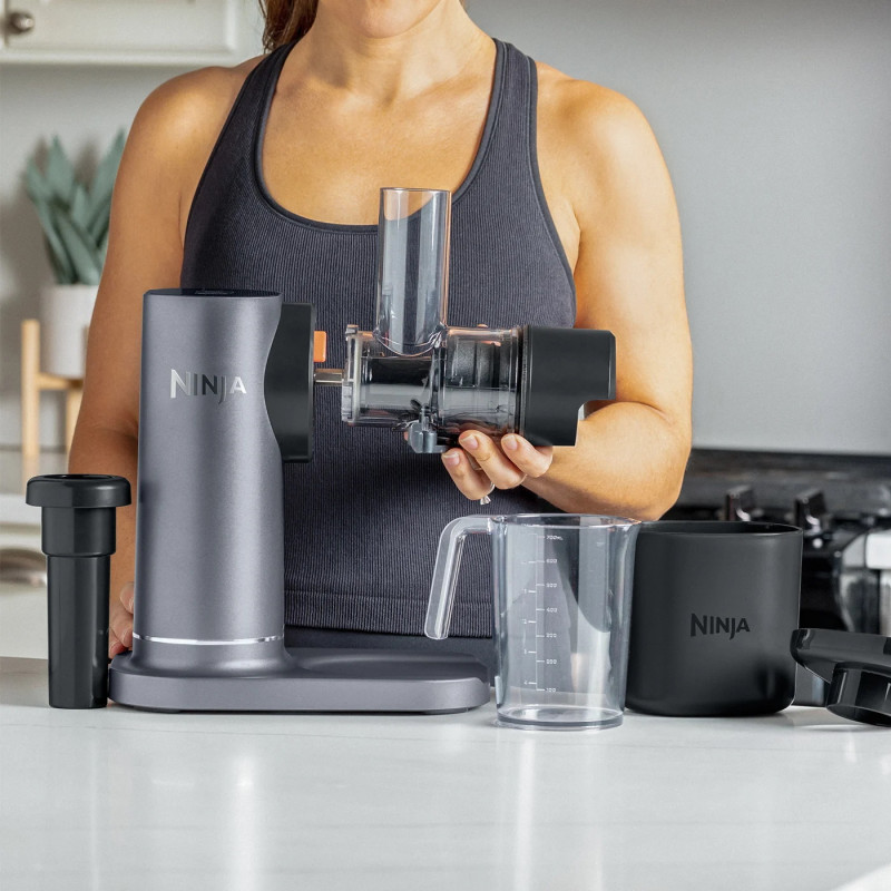 Ninja Cold Press Juicer JC151EU, 150W, 700 ml, Presă la rece, 2 filtre, fără BPA, viteză inversă, negru/gri