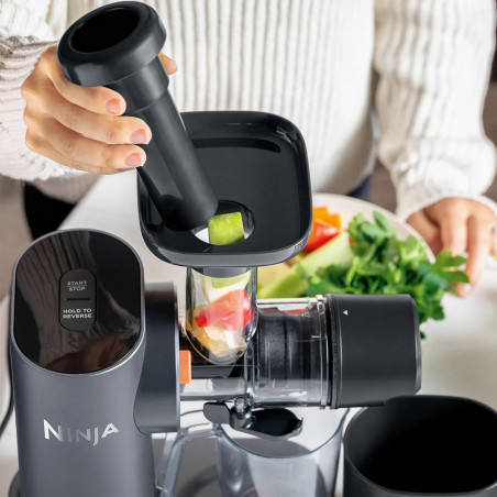Ninja Cold Press Juicer JC151EU, 150W, 700 ml, Presă la rece, 2 filtre, fără BPA, viteză inversă, negru/gri