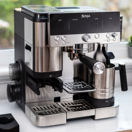 Espressor automat 3in1 Ninja Luxe Café Premier ES601, 1650W, 15 bar, 2 L, Barista Assist, Spumare fara contact, Rasnita incorporata, 4 moduri, 3 setari temperatura, Inox/Negru