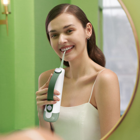Irigator dentar Oclean W10, 5 moduri, 2 duze, 200 ml, 1400 impulsuri pe minut, IPX7, USB-C, Verde