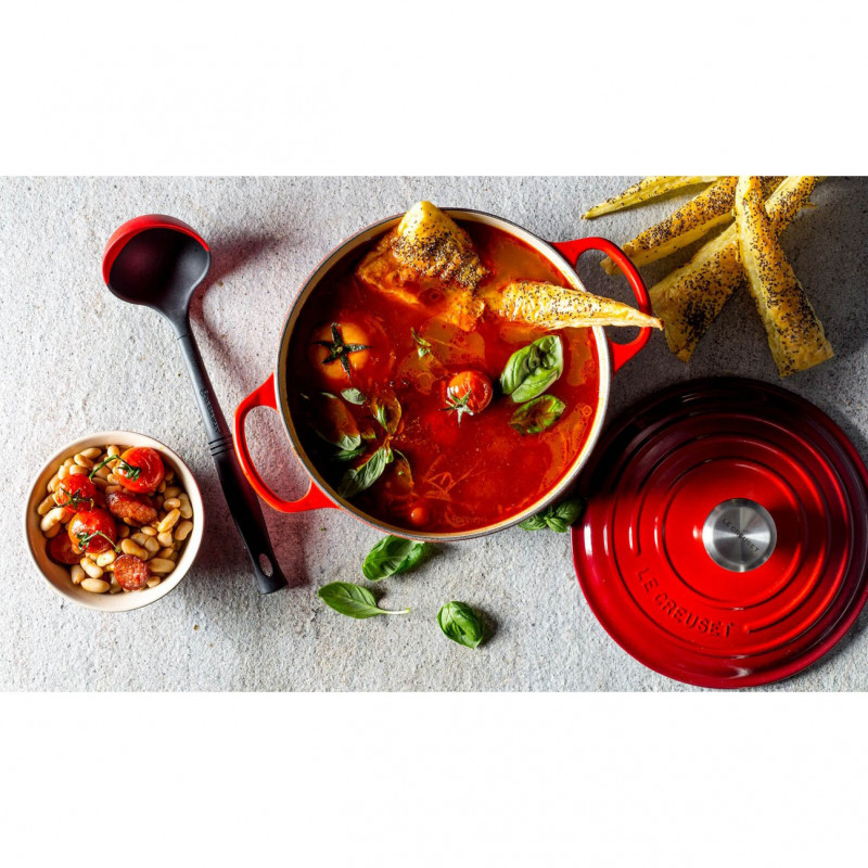Oala din fonta Le Creuset 24147260912, 5,6 l, 26 cm, Pana la 260°C, Acoperire email, Inductie, Cuptor, Rosu