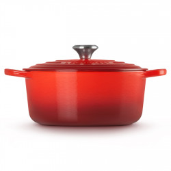 Oala din fonta Le Creuset 24147260912, 5,6 l, 26 cm, Pana la 260°C, Acoperire email, Inductie, Cuptor, Rosu