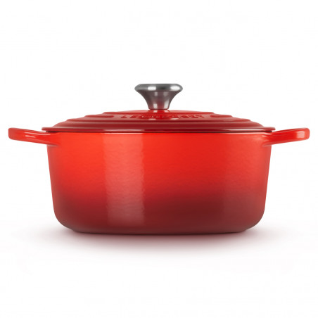 Oala din fonta Le Creuset 24147260912, 5,6 l, 26 cm, Pana la 260°C, Acoperire email, Inductie, Cuptor, Rosu