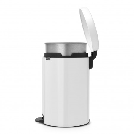 Coș cu pedală Brabantia NewIcon 649047, 20 l, închidere lină, bază antiderapantă, coș interior metalic, alb