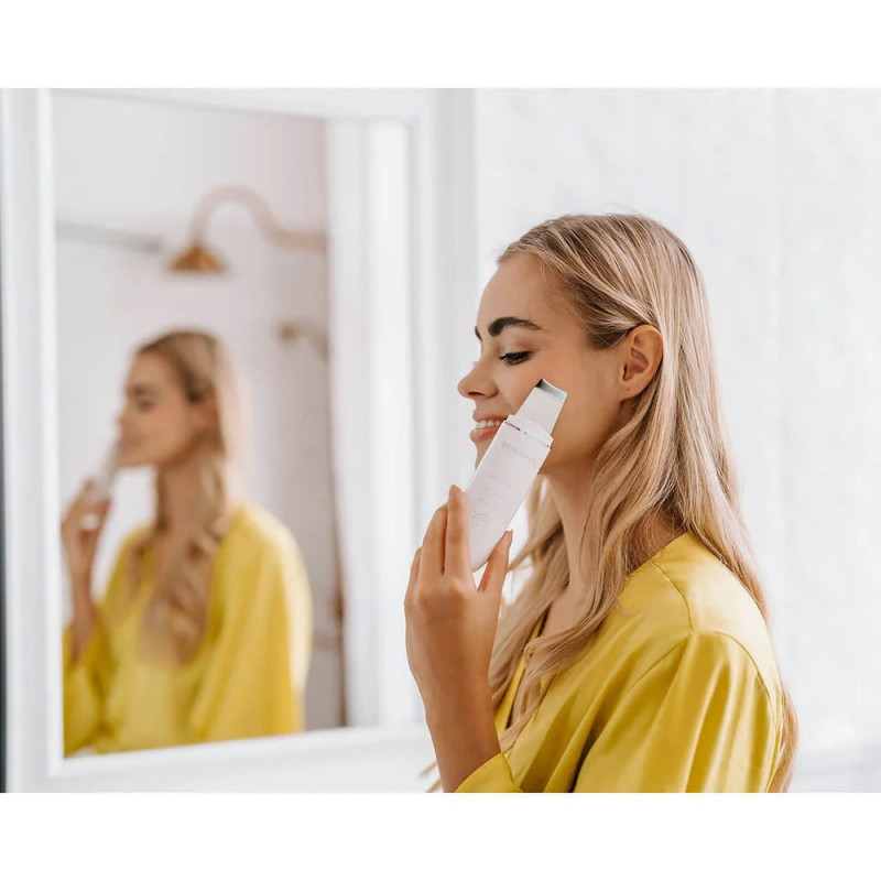 Curățător facial cu ultrasunete Beautifly B-Scrub Young, electrostimulare, exfoliere, reduce punctele negre și acneea, ioni, alb