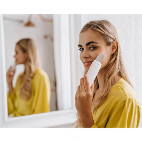 Curățător facial cu ultrasunete Beautifly B-Scrub Young, electrostimulare, exfoliere, reduce punctele negre și acneea, ioni, alb