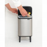 Cos de gunoi Brabantia Bo Small Hi 1006642, 4 l, Deschidere lina si silentioasa, Baza antiderapanta, Rezistent la amprente, Otel inoxidabil/Mat