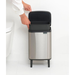 Cos de gunoi Brabantia Bo Small Hi 1006646, 7 L, Deschidere lina si silentioasa, Baza antiderapanta, Rezistent la amprente, Inox mat