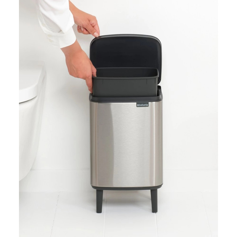 Cos de gunoi Brabantia Bo Small Hi 1006646, 7 L, Deschidere lina si silentioasa, Baza antiderapanta, Rezistent la amprente, Inox mat