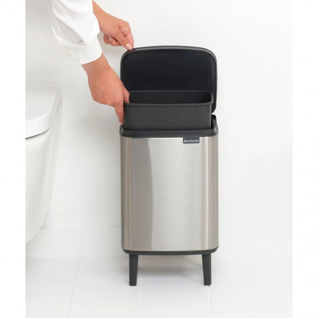 Cos de gunoi Brabantia Bo Small Hi 1006646, 7 L, Deschidere lina si silentioasa, Baza antiderapanta, Rezistent la amprente, Inox mat