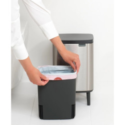 Cos de gunoi Brabantia Bo Small Hi 1006646, 7 L, Deschidere lina si silentioasa, Baza antiderapanta, Rezistent la amprente, Inox mat