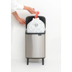 Cos de gunoi Brabantia Bo Small Hi 1006646, 7 L, Deschidere lina si silentioasa, Baza antiderapanta, Rezistent la amprente, Inox mat