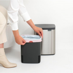 Coș de gunoi Brabantia Bo Small 1006632, 7 l, Deschidere lină și silențioasă, Bază antiderapantă, Rezistent la amprente, Oțel inoxidabil/Mat