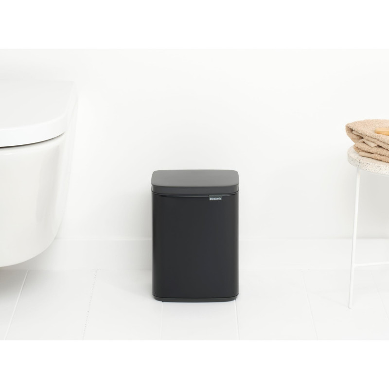 Cos pentru gunoi Brabantia Bo Small 1006622, 4 L, Deschidere lina si silentioasa, Bază antiderapantă, Negru