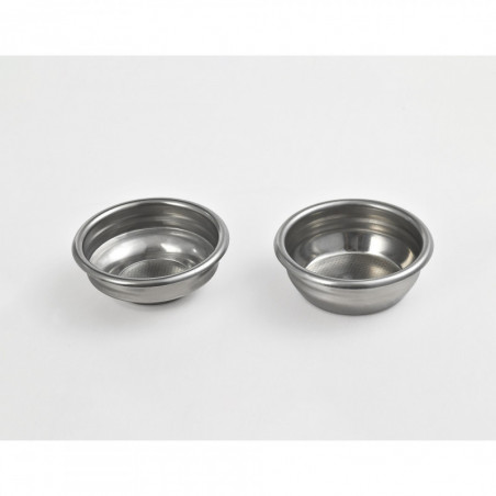 Espressor manual cu rasnita incorporata Finlux FEM-1935D, 2450W, Pompa italiana ULKA 20 bar, 2.2 Ș, 250 g, Cafea boabe si macinata, Spumare lapte, Ecran tactil, Inox
