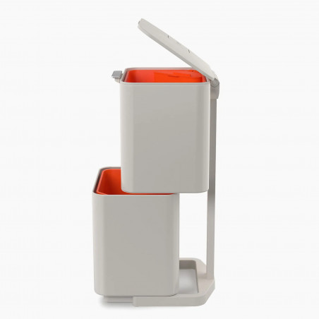 Cos de gunoi 3in1 pentru reciclare si organic Joseph Joseph Totem Compact 30064, 2x20 L, Recipient pentru deseuri 3 L, Design vertical, Filtre carbune activ, Bej