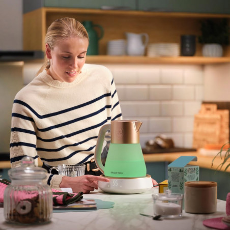 Russell Hobbs Calm Kettle 27450-70, 2400W, 1,7 l, 40-100°C, Fierbere silențioasă, butoane tactile, alerte sonore, 6 culori schimbătoare, Protect, fără BPA și PFAS, alb/dorat