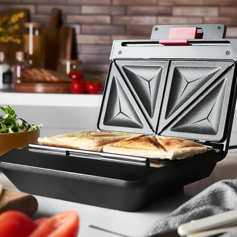 Sandwich Toaster Russell Hobbs Creations 26800-56, 750W, 4 felii, Placi neaderente, Incalzire rapida, Indicatoare, Negru/Inox