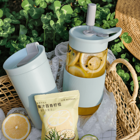 Sticla Buydeem CD1017-CG, 500 ml, Pai incorporat, Rezistenta la scurgeri, Sticla rezistentă la caldura pana la 150°C, Fara BPA, Verde