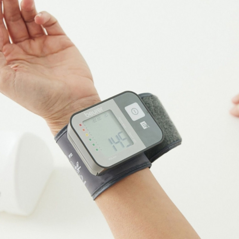 Monitor de tensiune arteriala Beurer BC 27, Incheietura 14-19,5 cm, Indicator de risc, Aritmie, Memorie, LCD, Data si ora, Gri