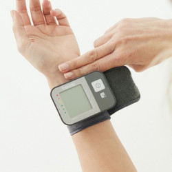 Monitor de tensiune arteriala Beurer BC 27, Incheietura 14-19,5 cm, Indicator de risc, Aritmie, Memorie, LCD, Data si ora, Gri