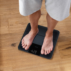 Beurer GS 235, Până la 180 kg, Cifre mari, Sticlă călită, Magic LED, Suprafață antiderapantă, Negru