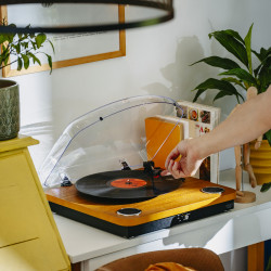 Pick-up cu difuzoare incorporate Adler AD 1914, Semiautomat, 7"/10"/12", Adaptor 45 RPM, RCA, Bluetooth 5.4, USB Inregistrare, Lemn / Negru