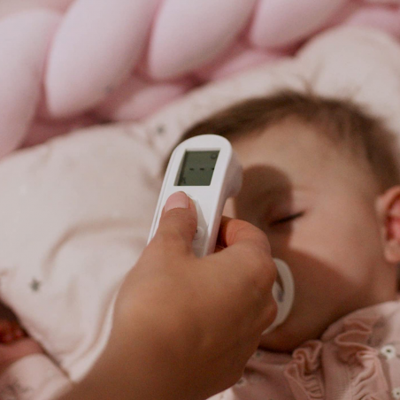 Termometru digital de frunte Medivon Timi Smart Verona, Infrarosu, Pentru copii, Masurare pentru 1 sec., Memorie, Indicatie color, LCD, Sunet, Laser, Alb