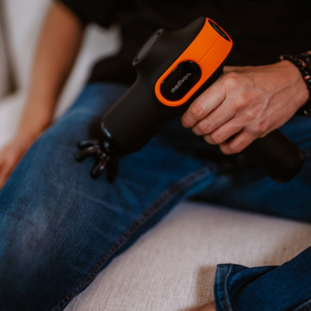 Pistol de masaj Medivon Gun Vital, 18W, Perkusionen / masaj cu vibrații, 6 masaje, Zagryavane, drenaj limfatic, Stagane, Negru / portocaliu