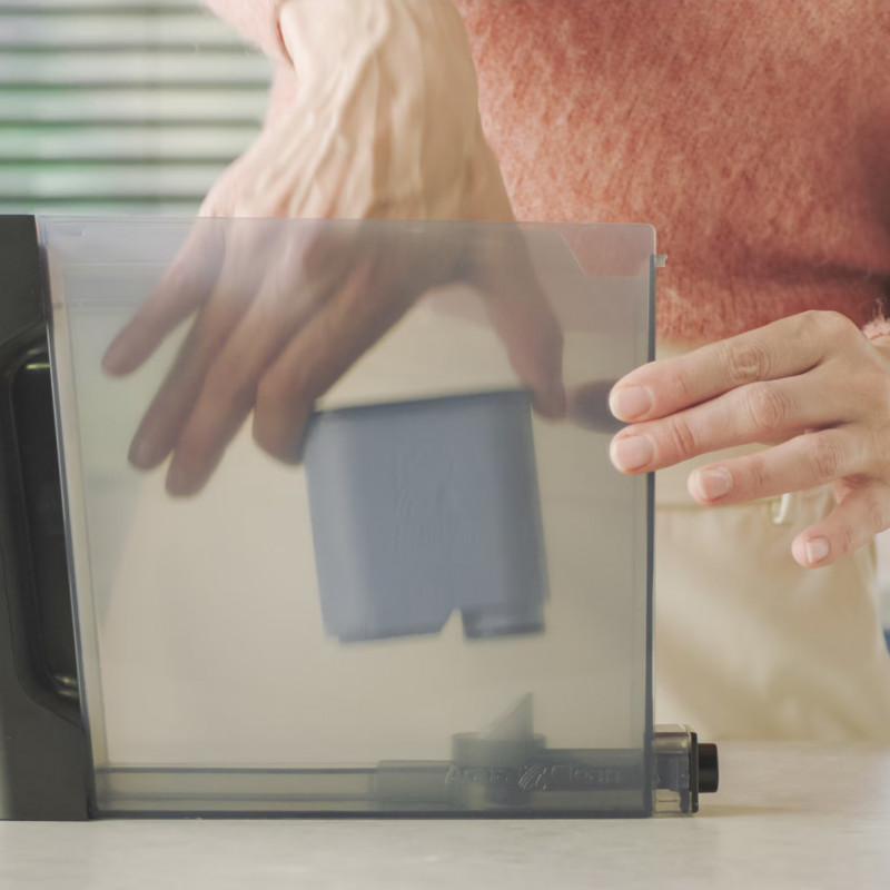 Espressor automat Philips EP3341/50 3300 LatteGo, 1500W, 15 bar, 1,8 litri, 6 bauturi, Rasnita ceramica 12 trepte, AquaClean, SilentBrew, AromaExtract, Negru