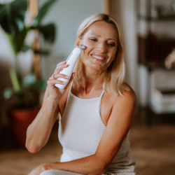 Beautifly B-Booster PRO RF Masaj de ridicare a feței fără ace, 40 ° C, RF 1MHz, EMS, ultrasunete, ioni, efect Botox, Anti-Age, mezoterapie, IPX5, alb