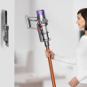 Aspirator vertical Dyson Cyclone V10 Absolute 448883-01, 150AW, 125.000 rpm, 0,77 l, 60 min, 3 moduri, 2 Tier Cyclone™, HEPA, silențios, golire igienică, fără încurcături, nichel/portocaliu