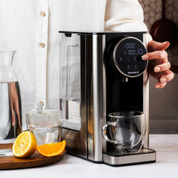 Dispenser apă caldă Klausberg KB 7880, 2600W, 2.7l, 40-100°C, 7 temperaturi, Afișaj LED tactil, Protecție copii, Setări de memorie, Inox/negru