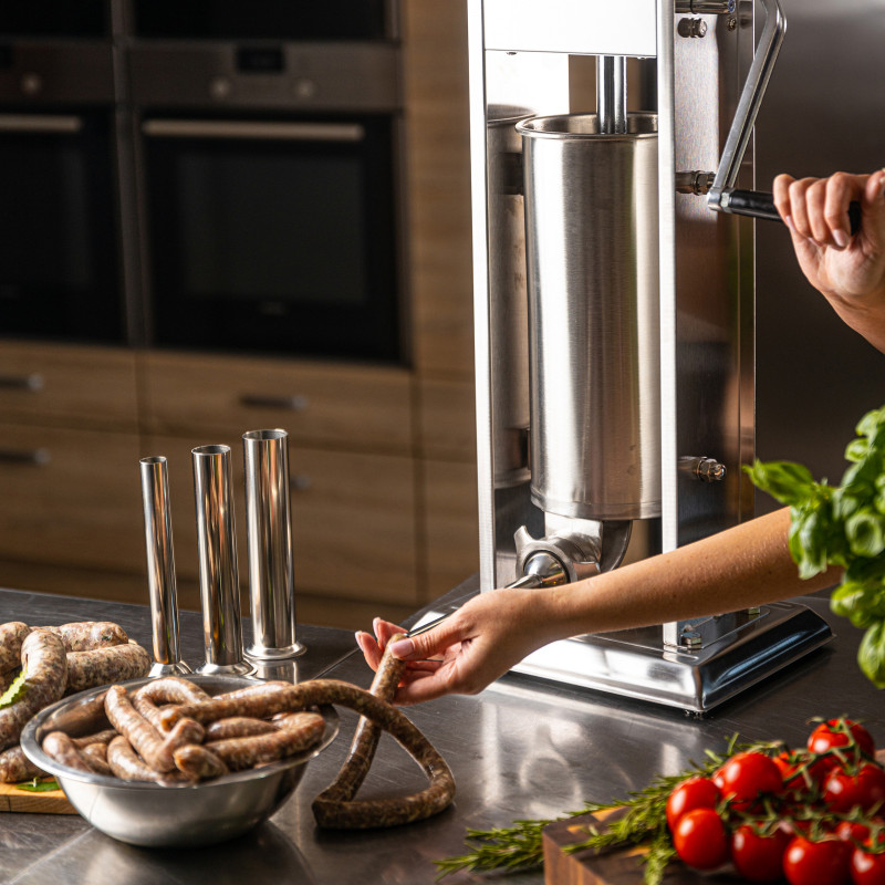 Mașină de umplut cârnați Klausberg KB 7930, 5 kg, Manuală, 4 duze din oțel, Supapă de sângerare, Cilindru de rulare, Inox