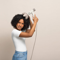 Uscător de păr Shark HD334EU, 1700W, Difuzor, 3 moduri, 3 accesorii, Protecție împotriva deteriorării cauzate de căldură, 110°C, Ionizator, Alb