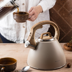 Klausberg KB 7954 Fierbător cu vârtej, 2,5 l, Oțel inoxidabil, Mâner izolat cu efect de lemn, Inducție, Bej/maro