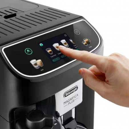 Espressor automat DeLonghi Magnifica PLUS ECAM 320.60.B, 1450W, 15 bar, 1.8l, 15 programe, 13 trepte de macinare, Ecran tactil TFT, LatteCrema Hot, Boabe de cafea, Negru